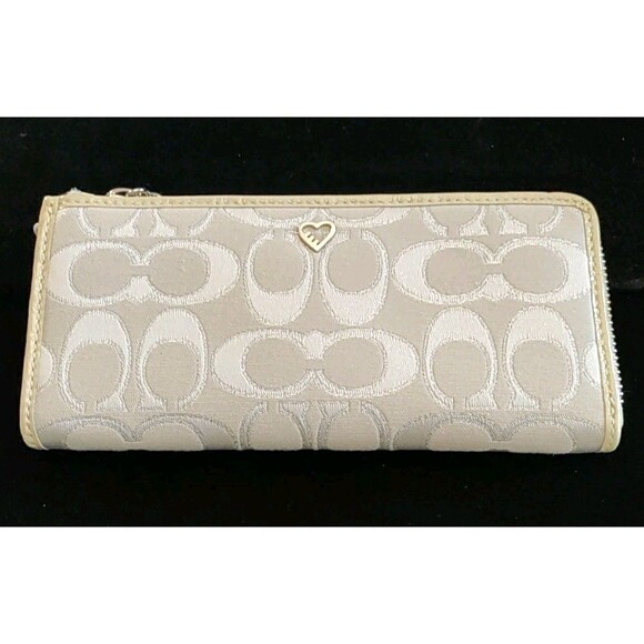 Coach Signature Poppy Heart Shimmer Khaki Silver Zip Wristlet Wallet - Picture 1 of 7